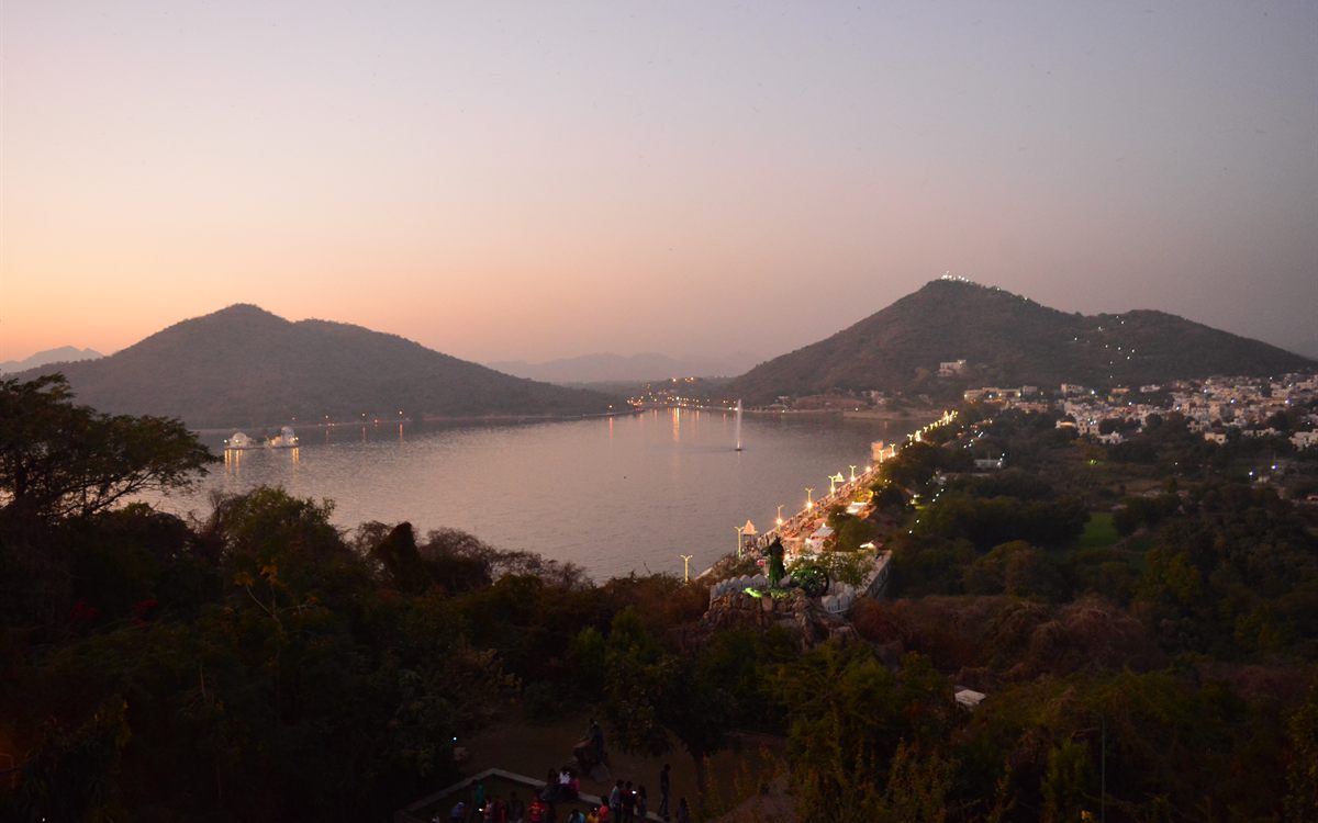 Maharana Pratap statue at Moti Magri overlooking Fateh Sagar at dusk, Udaipur